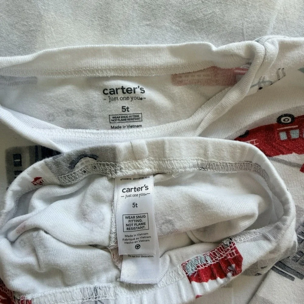 Carter's 2 Piece Pajama Set Fire Truck. Boys. Unisex. 5T